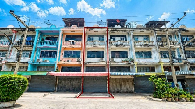 ลดพิเศษ อาคารพาณิชย์ 3 ชั้นครึ่ง เกษมสุวรรณ 5 ตรงข้ามวัดบางนมโค ราคาถูกมาก