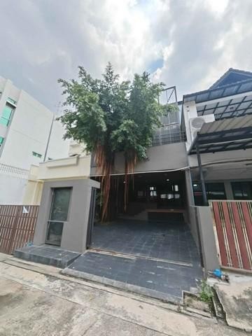 ให้เช่าทาวน์โฮม 3 ชั้น สไตล์ Loft ซอย พระราม 9 ซอย 19 ทำออฟฟิศใด้