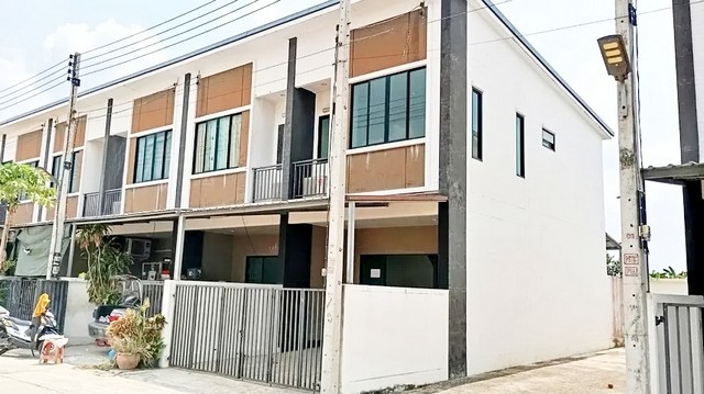 บ้านพร้อมอยู่ คลอง 8 ธัญบุรี โปรโมชันพิเศษ! พร้อมเงินเหลือสูงสุด 200,000 – 300,000 บาท* ราคาเริ่มต้นเพียง 1.9xx ล้านบาท ฟรีค่าใช้จ่ายวันโอน
