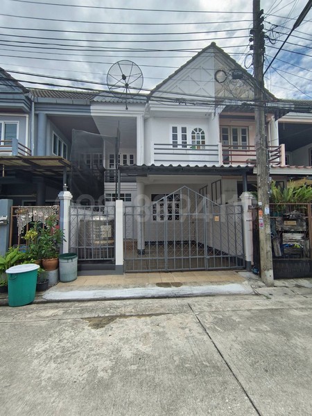 ขายทาวน์เฮ้าส์ 2 ชั้น บ้านรีโนเวทใหม่ พร้อมอยู่ ทำเลดี บดินทร์รักษา 3 ซอย 8 ท่าแร้ง เนื้อที่ 20 ตรว 3นอน 2น้ำ