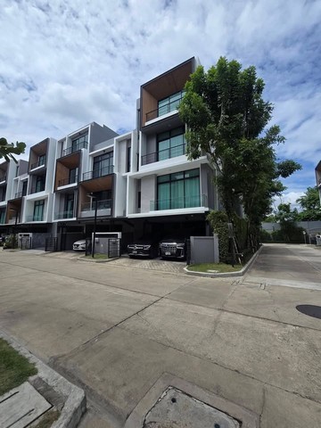 ให้เช่าทาวโฮมใกล้ Wellington College International Bangkok Nirvana Define กรุงเทพกรีฑาตัดใหม่ ถนนศรีนครินทร์-ร่มเกล้า