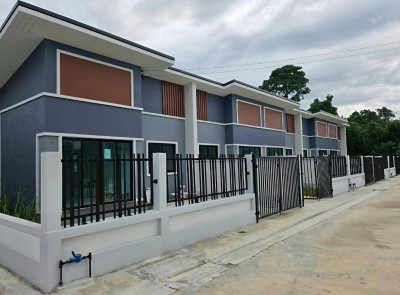 ขายทาวน์โฮมชั้นเดียวพนัสนิคมชลบุรี บ้านใหม่ มือ 1 พร้อมเข้าอยู่