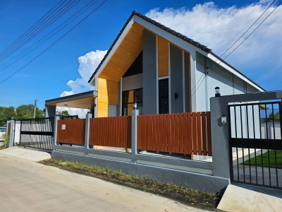 ขายบ้านเดี่ยวพานทองชลบุรี บ้านเดี่ยว ทันสมัยทรงนอร์ดิก,ทำเลทองและทำเลดีสุดในพานทอง 3 ห้องนอน 2 ห้องน้ำ