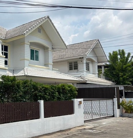 ให้เช่าบ้านเดี่ยวหลังมุม บ้านสวนราชา (รามอินทรา) 4 ห้องนอน 3 ห้องน้ำ สวนรอบบ้าน เฟอร์นิเจอร์ครบ พร้อมเข้าอยู่