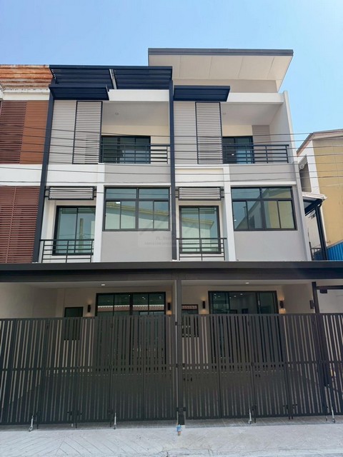 T26-187 ขาย ทาวน์เฮ้าส์ - ใกล้กับ หลังตลาดถนอมมิตร เพียง 50 เมตร ใกล้ทางด่วน 17 ตร.วา