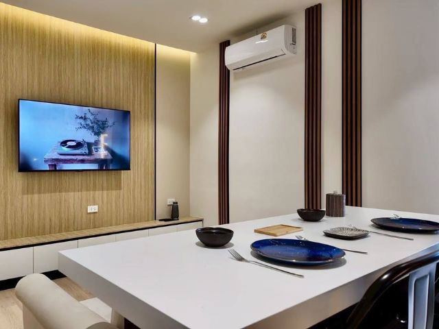 ศรีธนาคอนโด 1 ห้องรีโนเวทใหม่เอียม 2 ห้องนอน ห้องกว้าง โปร่ง โล่ง ใกล้ห้างเมญ่า และ ถ.นิมมาน