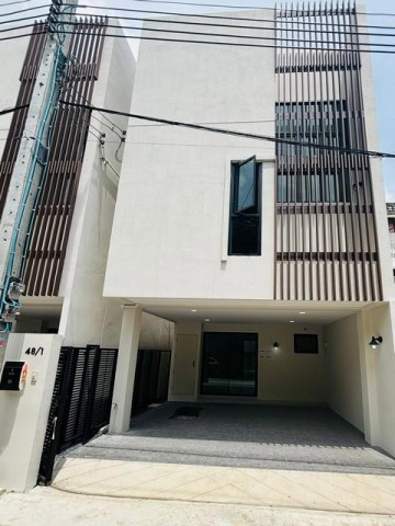 HR 10178 ให้เช่าทาวน์โฮม 3 ชั้นสไตล์โมเดิร์น Oak House สุขุมวิท 101-1 ใกล้ BTS อุดมสุข