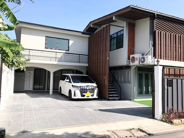 HR 10175 ให้เช่าบ้านเดี่ยว 2 ชั้น 100 ตรว. 6 ห้องนอน ซอยลาดพร้าว 35 แต่งหรู พร้อมจอดรถ 8 คัน ใกล้ Mrt ลาดพร้าว