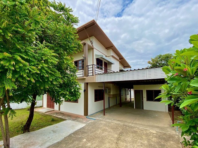 ให้เช่าบ้านโมเดิร์น2ชั้น 100ตรว. 5นอน3น้ำ เช่าลดเหลือ 22,000บ. เฟอร์ครบ เลี้ยงสัตว์ได้ แยกกองทราย บ้านจินดาวิลล่า ต.หนองผึ้ง สารภี เชียงใหม่
