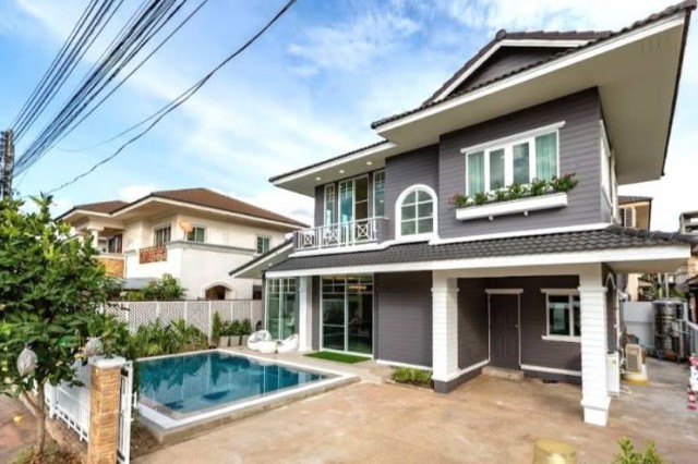 ขาย บ้านพูลวิลล่า 5 นอน ‘รวมโชค’ ใกล้โลตัสรวมโชคเพียง 400ม. + ประกันบ้านให้พร้อม!