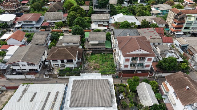 ที่ดินแปลงสวยปรีดีพนมยงค์15แยก3 สามารถสร้างบ้าน สร้างอพาร์ทเมนท์