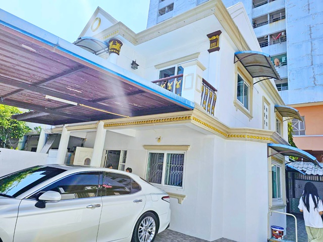 200ตร.ม1 บ้านเดี่ยว 2น้ำ MRT 4นอนบางกะปิ 50ตร.ว. เดอะมอลล์ บางกะปิ แฮปปี้แลนด์สาย 480ม. ทำเลคลองจั่น. เ