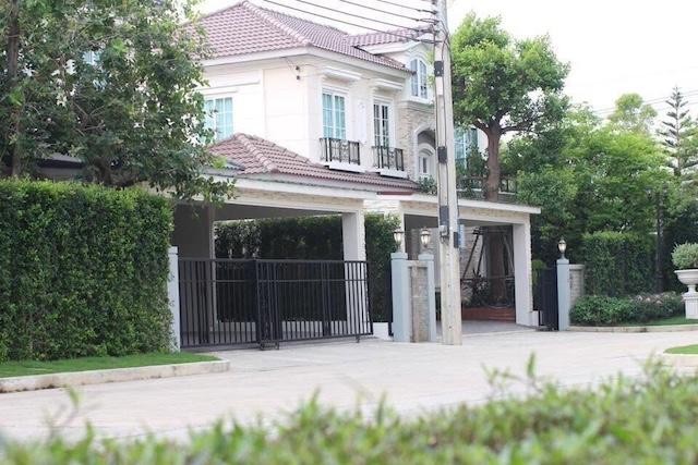 HR 10197 ให้เช่าบ้านเดี่ยว Grandio ลาดพร้าว–เกษตรนวมินทร์ พร้อมเฟอร์นิเจอร์หรู ติดสโมสร พร้อมสวนและบ่อปลาคราฟ