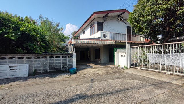บ้านเดี่ยวลาดพร้าว บ้านเดี่ยวพหลโยธิน เสนานิคม 2 หลัง 88 ตรว พื้นที่รวม 300 ตรม
