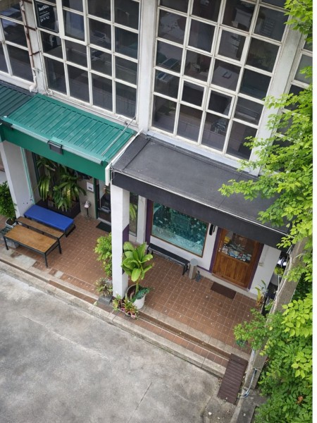 พื้นที่ใช้สอย 72ตร.ม.BTS เอกมัย 1.86กม.ให้เช่าชั้นล่าง และชั้นลอย ทองหล่อ รถไฟคลองตัน 650ม. เพชรบุรี อาคารพาณิชย์ 2 นอน 2 น้ำ 18 ตร.ว.