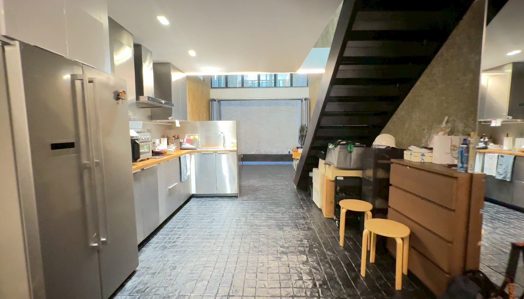 อาคารพาณิชย์ บางรัก สี่พระยา 2 คูหา รีโนเวท พร้อมเข้าอยู่ Home Office