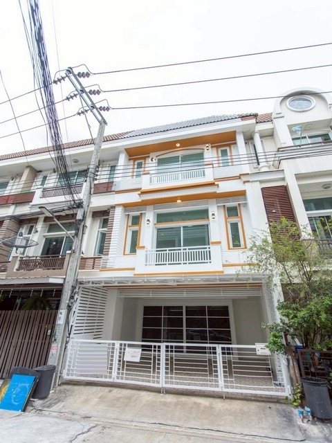 ขายทาวน์โฮม 3 ชั้น 270 ตร.ม. หมู่บ้านพรีเมียม เพลส เกษตรนวมินทร์2 มัยลาภ รีโนเวทใหม่ทั้งหลัง