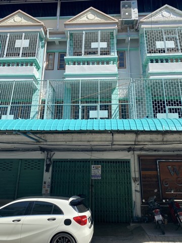 ขายด่วน! ตึกแถว 4 ชั้น ทำเลทองค้าขาย ติดถนนซอยแบริ่ง 34 ใกล้รถไฟฟ้า 2 สาย (BTS/MRT) ทำเลมี Traffic รถผ่านเข้าออกคึกคักตลอดวัน!
