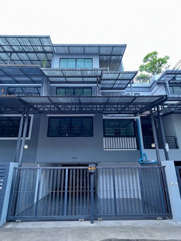 ให้เช่าโฮมออฟฟิศ 3 ชั้น เล่นระดับ 7 ชั้น 300 ตรม.แอร์ 7 เครื่อง ทำเลลาดพร้าว 41 แยก 6-9
