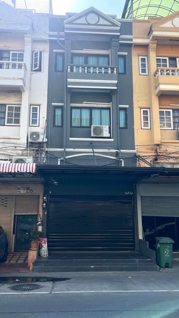 อาคารพาณิชย์ ตึกแถวให้เช่า 3 ชั้นครึ่ง หมู่บ้านกัญญาเฮ้าส์ ซอยด่านสำโรง62 โทร 0974563645