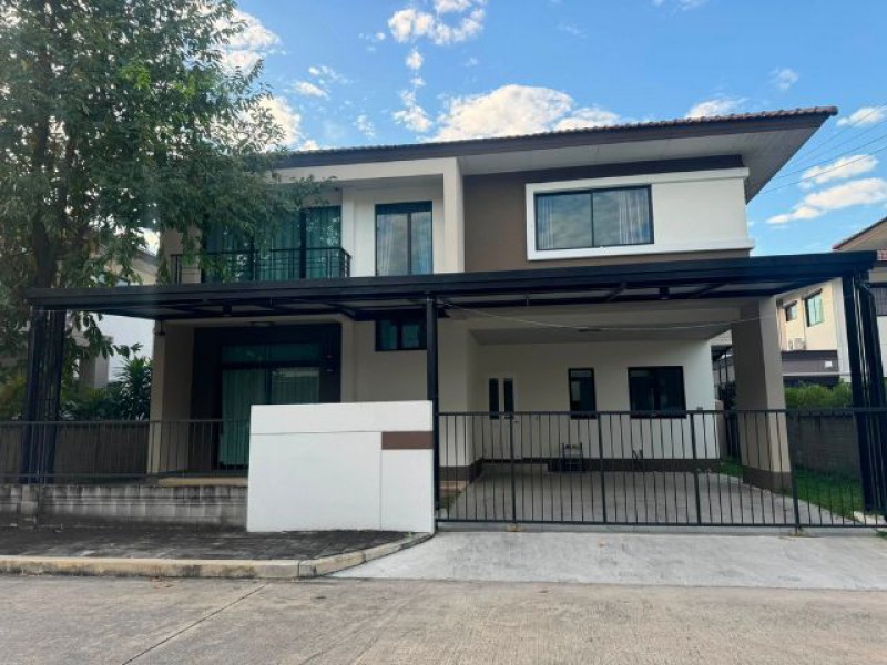 บ้านเดี่ยว 2 ชั้นหลังใหญ่ โครงการวรารมย์ พรีเมี่ยม แก้วนวรัตน์ พร้อมเฟอร์นิเจอร์ มีสวนหน้าบ้านและพื้นที่รอบบ้าน