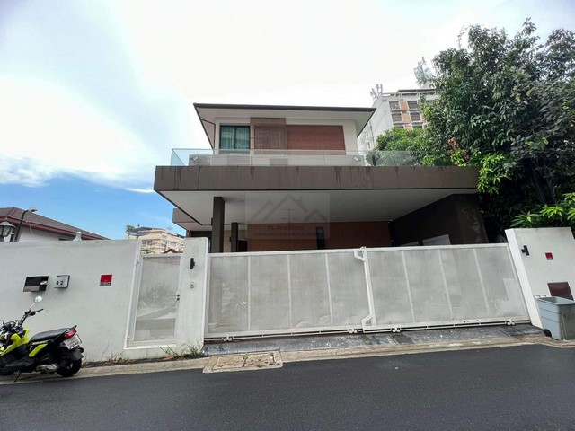 ให้เช่าบ้านเดี่ยว Pool Villa 3 ชั้น 625 ตรม. 7 ห้องนอน ซอยอินทามระ 29 ห้วยขวาง สุทธิสาร พร้อมสระว่ายน้ำ
