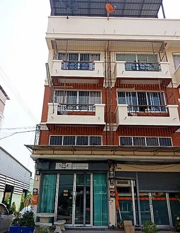 ขายอาคารพาณิชย์ 3.5 ชั้น ทรัพย์รุ่งเรืองบางปู เนื้อที่ 22 ตารางวา พร้อมชั้นดาดฟ้า มีถังสำรองน้ำ เมืองสมุทรปราการ