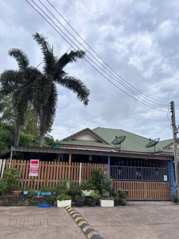 บ้านเดี่ยว พร้อมอยู่ พื้นที่กว้าง บรรยากาศร่มรื่น ต่อเติมหน้า-หลังบ้านแล้ว พร้อมครัวไทย