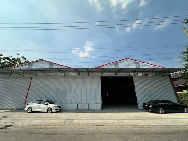 BR 1895 ให้เช่าโกดังสร้างใหม่ กรุงเทพกรีฑา 650 ตร.ม. รถเทรลเลอร์เข้าออกได้ ใกล้ BTS ทับช้าง และ หัวหมาก