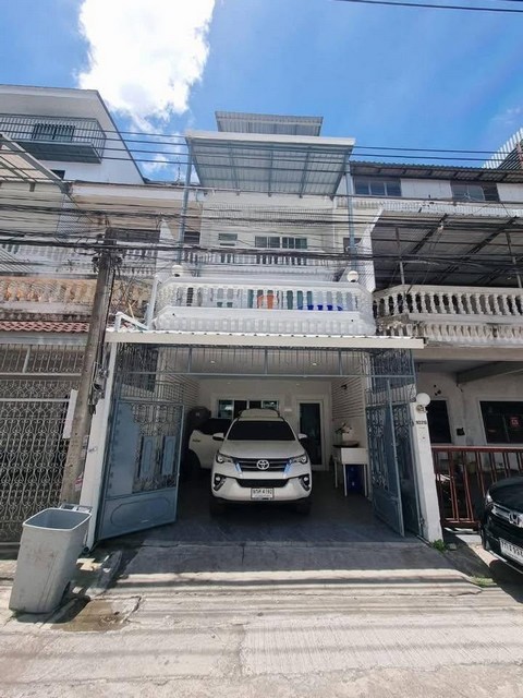 ให้เช่าบ้าน 4 ชั้น ย่านสุทธิสาร ห่างจาก mrt สุทธิสาร 450 เมตร ถ. รัชดาภิเษก เดินทางสะดวก รับต่างชาติ เลี้ยงสัตว์ได้