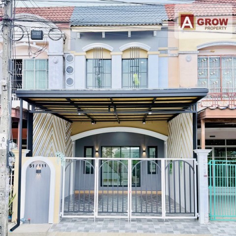 หมู่บ้านรุ่งกิจแกรนด์วิสตา ถนนหทัยราษฎร์ หน้าบ้านไม่ชนใคร รีโนเวทใหม่ เฟอร์ฯครบ พร้อมเข้าอยู่