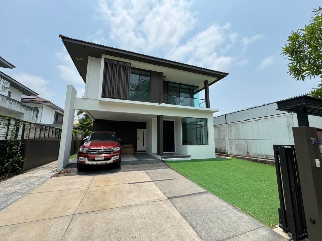 ให้เช่า บ้านเดี่ยว หมู่บ้านมัณฑนา อ่อนนุช - วงแหวน 4 #ใกล้เมกาบางนา 095-164-2956