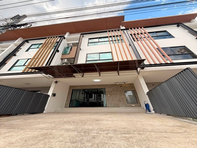 รหัสC7220 ให้เช่าทาวน์โฮม 3 ชั้น โครงการ iField Bangna ไอฟีล บางนา ถนนกาญจนาภิเษก