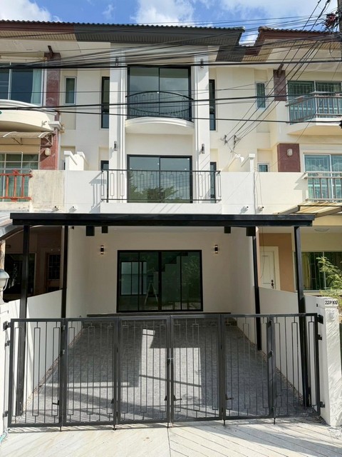 ขายทาวน์โฮม 3 ชั้น 4 ห้องนอน โครงการ ศุภาลัย พาร์ค วิลล์ 2 พหลโยธิน 48 รีโนเวทใหม่ทั้งหลัง ใกล้ ม.ศรีปทุม , ม.เกษตรศาสตร์