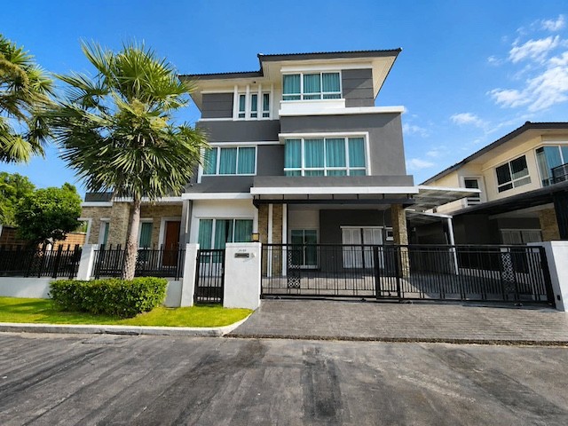 BS1065 ขาย บ้านเดี่ยว 3 ชั้น หรู Grand Bangkok Boulevard พระราม 9 ศรีนครินทร์ กรุงเทพกรีฑา ติด Wellington College