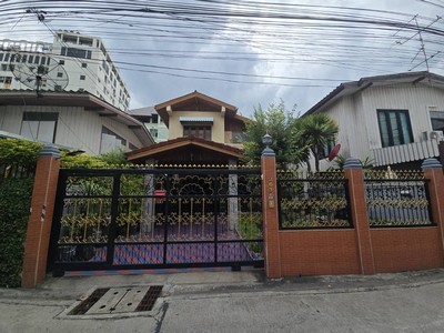 บ้านเดี่ยว 2 ชั้น 51 ตร.วา ซอยสุขุมวิท 81 ห่างจาก BTS อ่อนนุชแค่10 นาที พท.ใช้สอย 160 ตร.ม