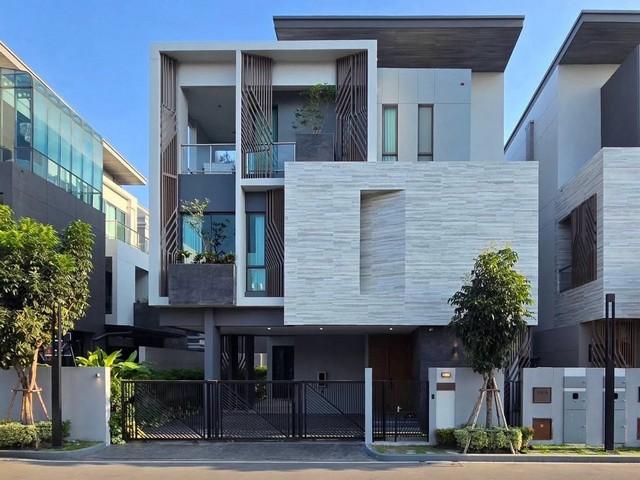 ให้เช่าบ้านเดี่ยว 3 ชั้น 440 ตร.ม. Modern Luxury The Gentry สไตรวิลล่า ซ.พัฒนาการ 2