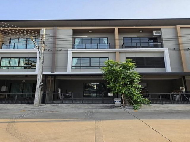 ให้เช่าทาวน์โฮม โครงการ พรีเมียม เพลส พหลโยธิน-รามอินทรา ติดถนนเทพรักษ์ ใกล้รถไฟฟ้าสายสีเขียวสถานีสายหยุด