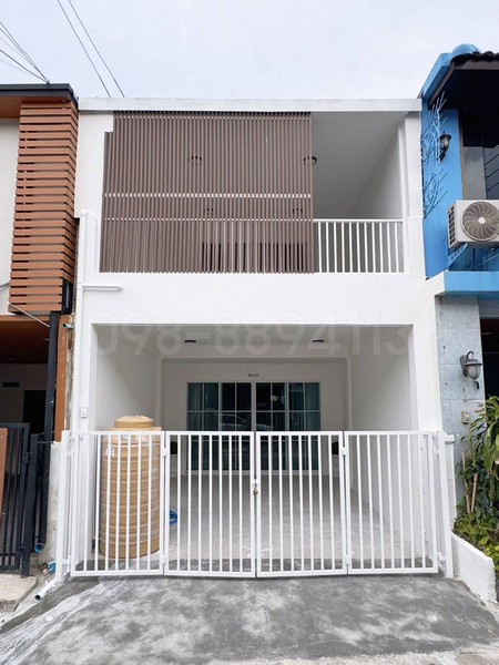 ขายทาวน์เฮ้าส์ 2 ชั้น สไตล์มินิมอล ม.ร่มทิพย์วิลเลจ หทัยราษฎร์ 33 เนื้อที่ 16 ตรว 2นอน 2น้ำ ปูพื้นด้วย SPC เกรดดีทั้งหลัง