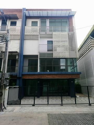 ให้เช่าโฮมออฟฟิศ 4 ชั้น 320 ตร.ม. ซอยรามอินทรา 40 ใกล้ MRT รามอินทรา กม.6