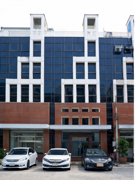 เดอะมอลล์ บางกะปิ ให้เช่าอาคารสำนักงาน 6 ชั้น 2 นอน 5-6 น้ำ จอดรถ 6 คันใกล้MRTลาดพร้าว101 225ม. MRTบางกะปิ 900ม.