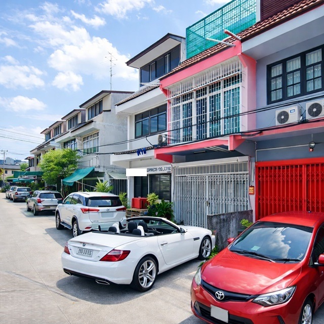 โฮมออฟฟิศ 3 ชั้น 3 ห้องนอน 3 ห้องน้ำ ใกล้เซ็นทรัล พระราม 3 เพียง 1.4 กม. ใกล้ตลาดรุ่งเจริญ 700 ม.จุดขึ้นลงทางด่วนเฉลิมมหานคร 900 ม.