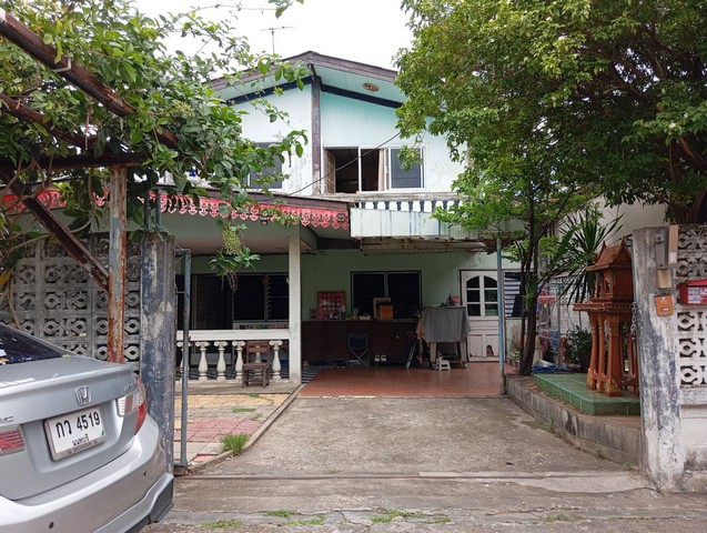 บ้านเดี่ยว 2 ชั้น 104 ตร.ว. หมู่บ้านอยู่เย็น1 ซอยรามอินทรา34 แยก13 ถนนรามอินทรา ถนนประดิษฐ์มนูธรรม เขตบางเขน กรุงเทพมหานคร