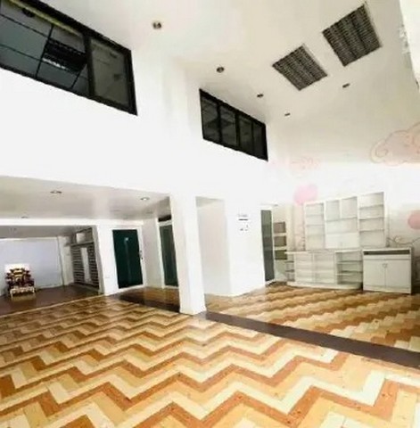 ขายสำนักงาน อินทรารักษ์ เขตบางกะปิ กรุงเทพฯ ห่างจาก เดอะมอลล์ไลฟ์สโตร์ บางกะปิ เพียง 4.00 กม.
