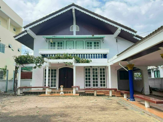 ขายบ้านเดี่ยว 2 ชั้น 101 ตรว. หมู่บ้านสวนสน ซอยรามคำแหง 60 เข้าออกรามคำแหง และถนนกรุงเทพกรีฑา