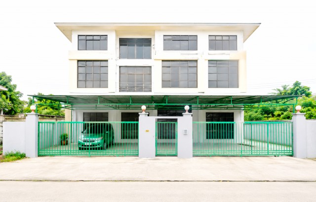 บ้านเดี่ยวบิ๊กซีสวนหลวง 1.5 กม. ใกล้พัฒนาการ 9นอน 7น้ำ 85 ตร.ว. 510 ตร.ม. ให้เช่าโฮมออฟฟิศ 3 ชั้น เฉลิมพระเกียรติ 41-51