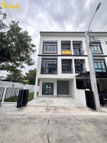 ขาย / เช่า ทาวน์โฮม 3 ชั้น หลังมุม ทำเลสุขุมวิท 113 หมู่บ้านลุมพินี ทาวน์เพลส สุขุมวิท–ศรีนครินทร์ พื้นที่ 29 ตร.ว. ME-283