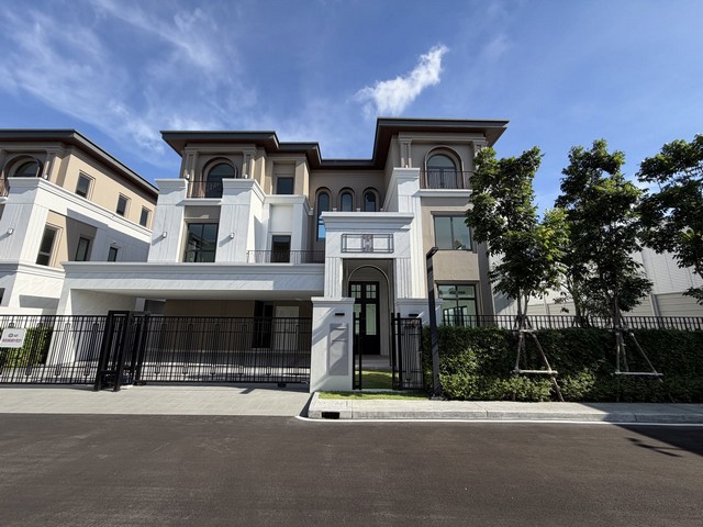 ขายบ้านเดี่ยวหรู 3 ชั้น 748 ตร.ม. Cinq Royal The Eighteen บางนา กม.7 ใกล้เมกะบางนา หนึ่งเดียวในย่านบางนา เอกสิทธิ์พิเศษเพียง 18 ครอบครัว