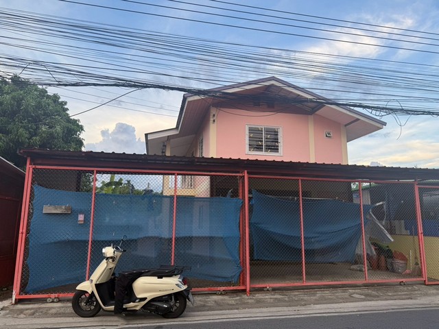 บ้านเดี่ยว 2 ชั้น สร้างเอง ทำเลดี ติดถนน ใกล้แยกบางคูวัด จ.ปทุมธานี ราคาเพียง 3 ล้านบาท