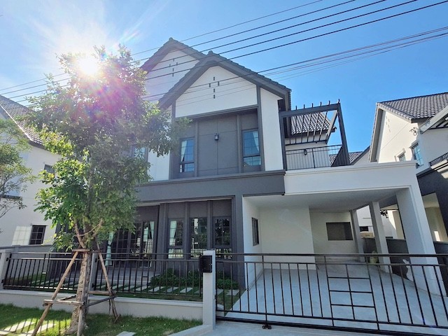 BH4261 ให้เช่าหรือขาย บ้านเดี่ยว CENTRO Bangna ใกล้ Mega Bangna บ้านใหม่ 4 ห้องนอน 300 ตร.ม. พร้อมเข้าอยู่ ใกล้โรงเรียนนานาชาติ